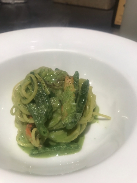紅ズワイガニとインゲン豆のジェノベーゼ自家製タリオリーニ